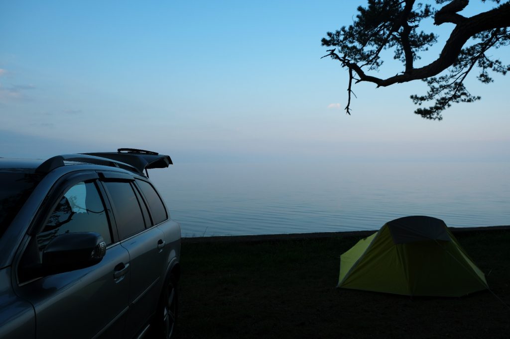 Le camping gratuit avec vue sur la mer...